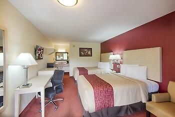 Avid Hotel Стонтон Экстерьер фото